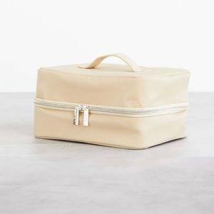 The Hanging Cosmetic Case